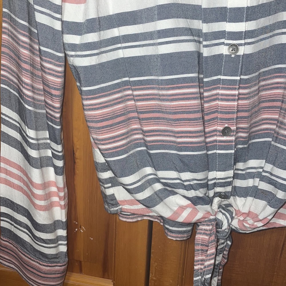Button down - Picture 2 of 4
